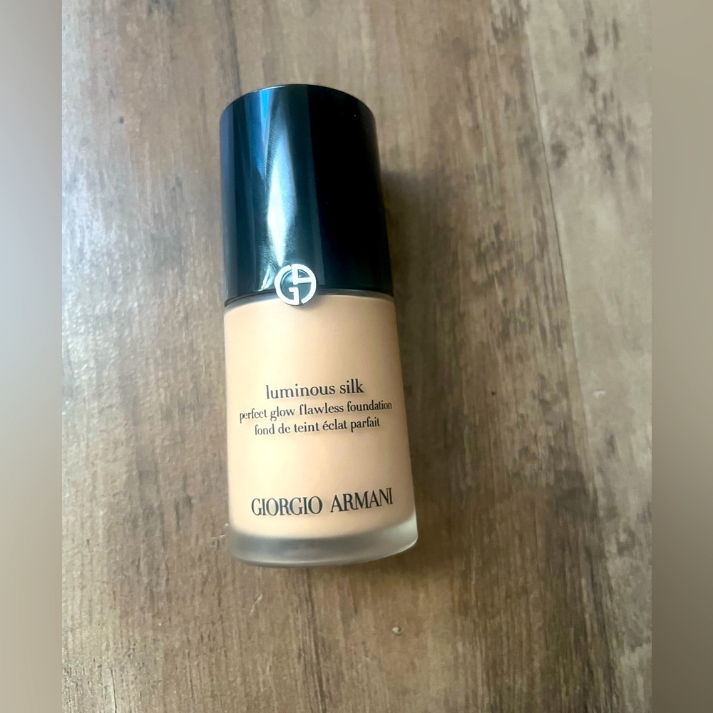 Gorgio Armani Luminous silk foundation shade 4.5